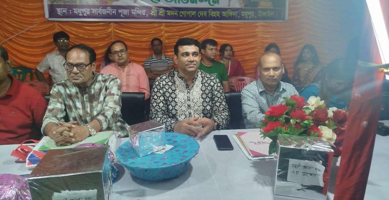 মধুপুরে  পূজা মন্ডপ পরিদর্শন করলেন টাঙ্গাইলের পুলিশ সুপার মিজানুর রহমান 